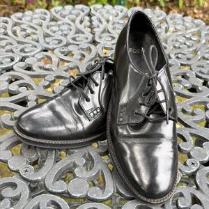 Eden at Urban Outfitter women's oxford lace-up shoes - size 37